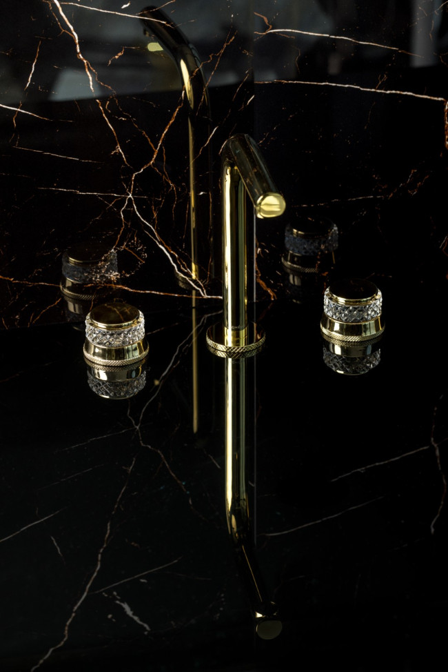 Смеситель на столешницу ELEGANTE на 3 отв. MAT Смеситель на столешницу ELEGANTE на 3 отв. MAT