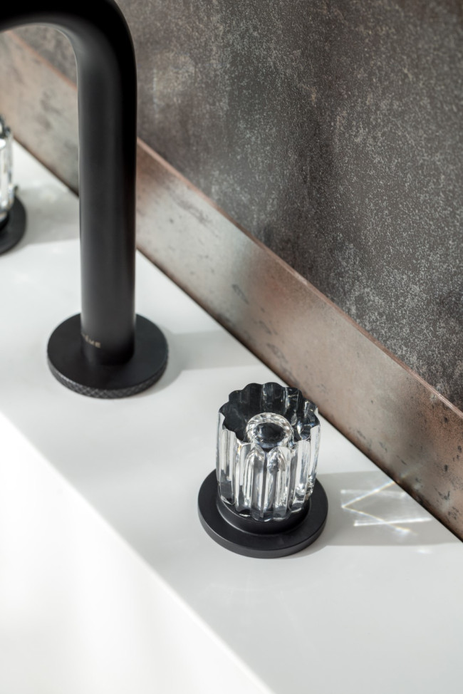 Смеситель на столешницу ELEGANTE на 3 отв Смеситель на столешницу ELEGANTE на 3 отв